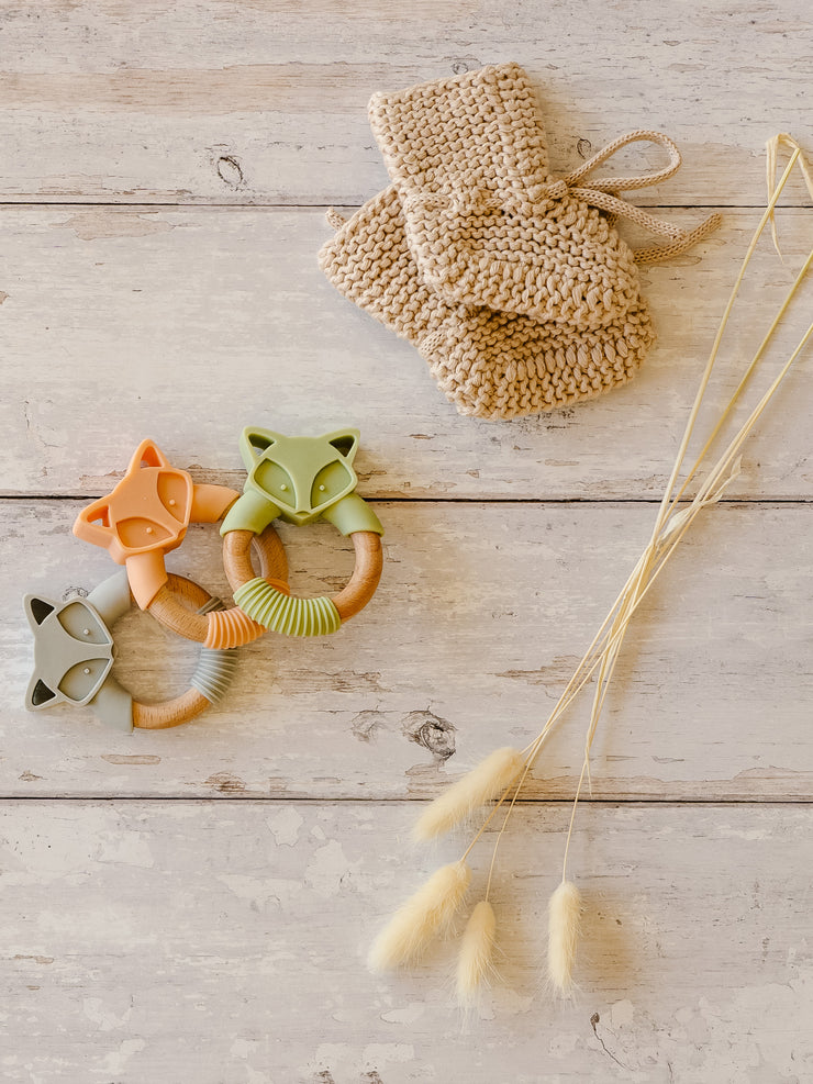 Organic cotton bow knit newborn booties with gift bag